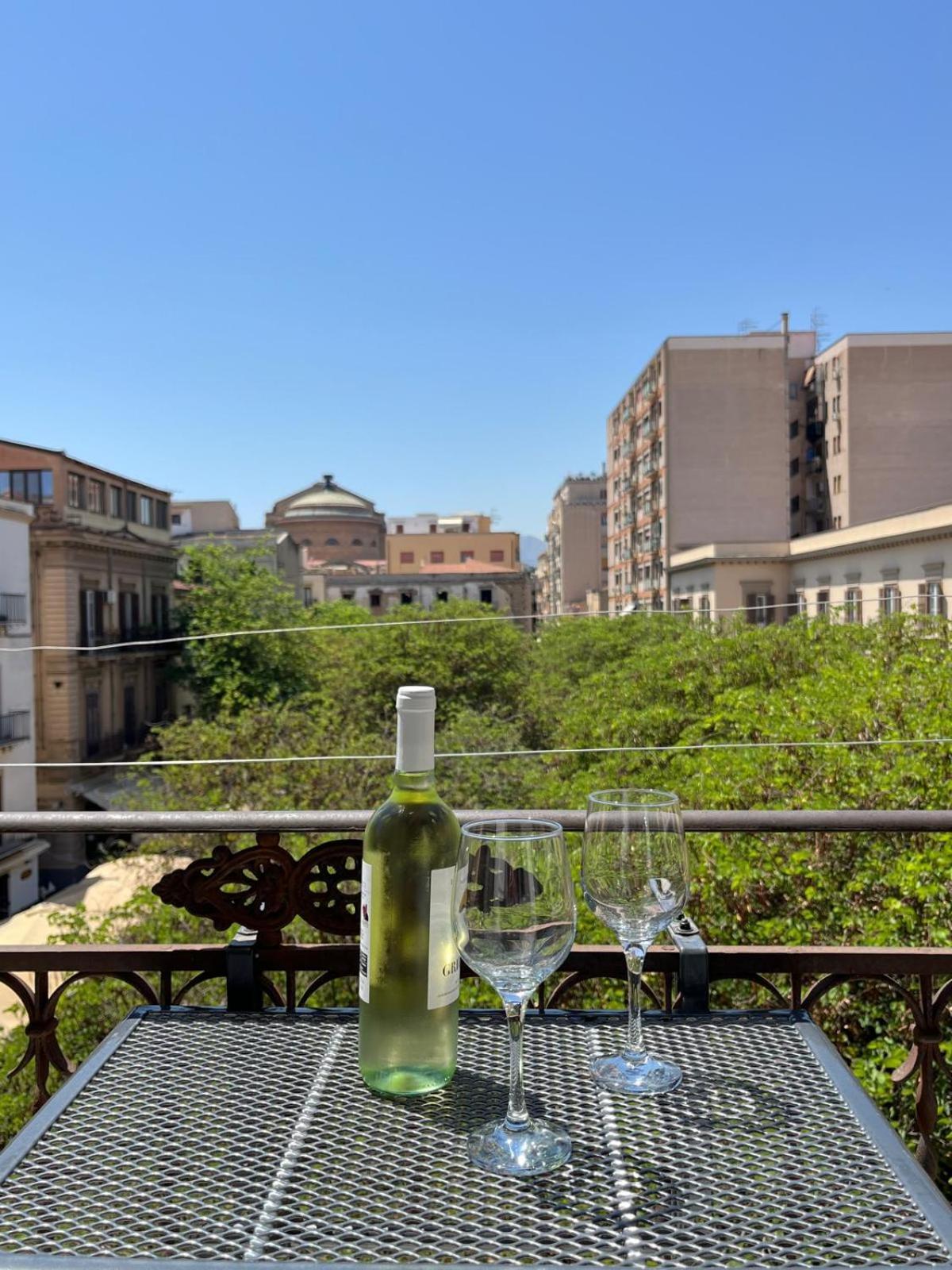 Casa Vacanze Da Ruggero Al Massimo Palermo Exterior foto