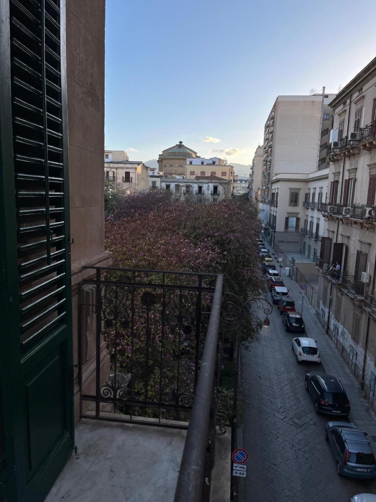 Casa Vacanze Da Ruggero Al Massimo Palermo Exterior foto